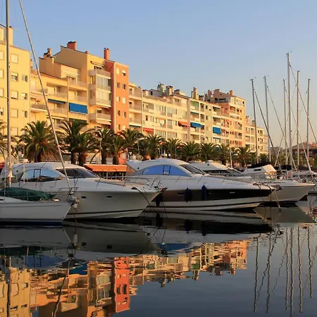 Hyerol Pour 4 Personnes Avec Parking Proche Des Plages Et Restaurants A Apartment Hyeres