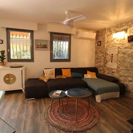 Hyerol Pour 4 Personnes Avec Parking Proche Des Plages Et Restaurants A Апартаменты Йер