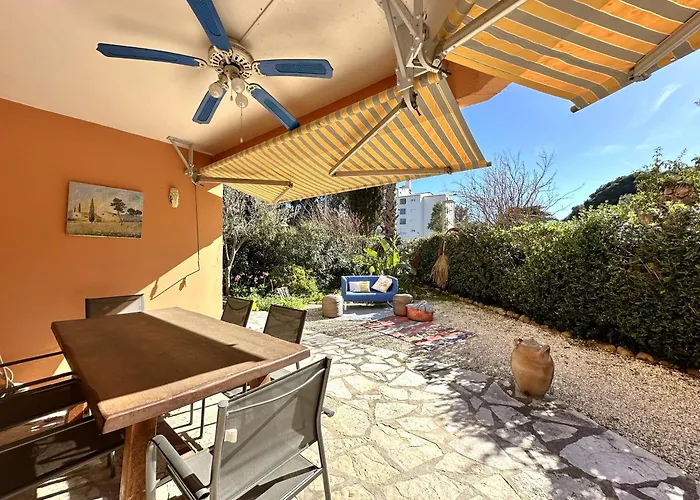 Hyerol Pour 4 Personnes Avec Parking Proche Des Plages Et Restaurants A Lejlighed *